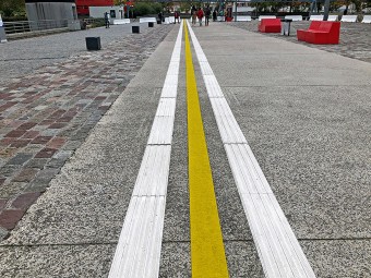 Bande PVC réfléchissante et antidérapante à coller 10m