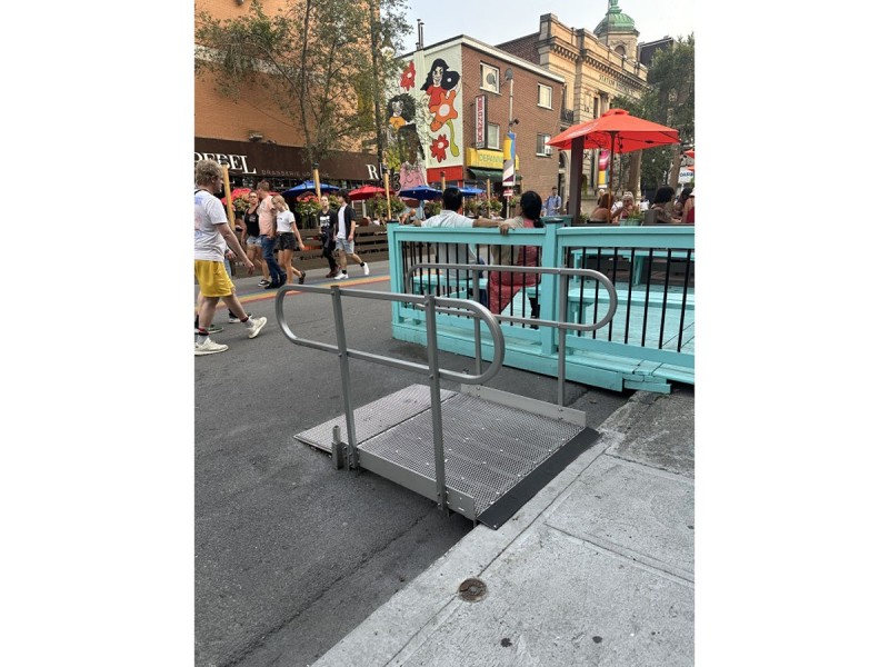 Rampe PMR aluminium avec garde corps