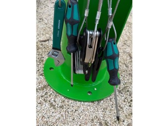 Station de réparation et de gonflage pour vélos