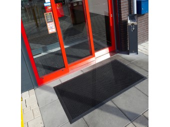 Tapis d’entrée en caillebotis caoutchouc avec bordures biseautées 599B Oct-O-Flex Bevelled