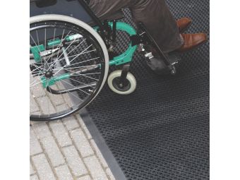 Tapis d’entrée en caillebotis caoutchouc avec bordures biseautées 599B Oct-O-Flex Bevelled