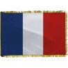 Drapeau français de façade sur hampe