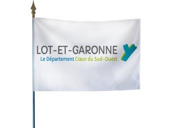 Drapeau des départements français sur hampe