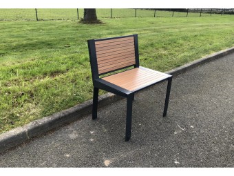 Chaise Square stratifié compact