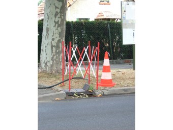 Barrière carrée extensible acier 1,3m - rouge/blanc - BAR002RB