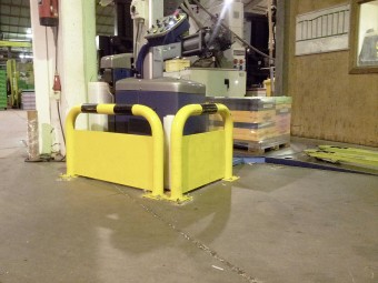 Arceau de protection industriel avec plaque anti encastrement